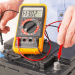 چگونه می‌توانم باتری ماشینم را آزمایش کنم